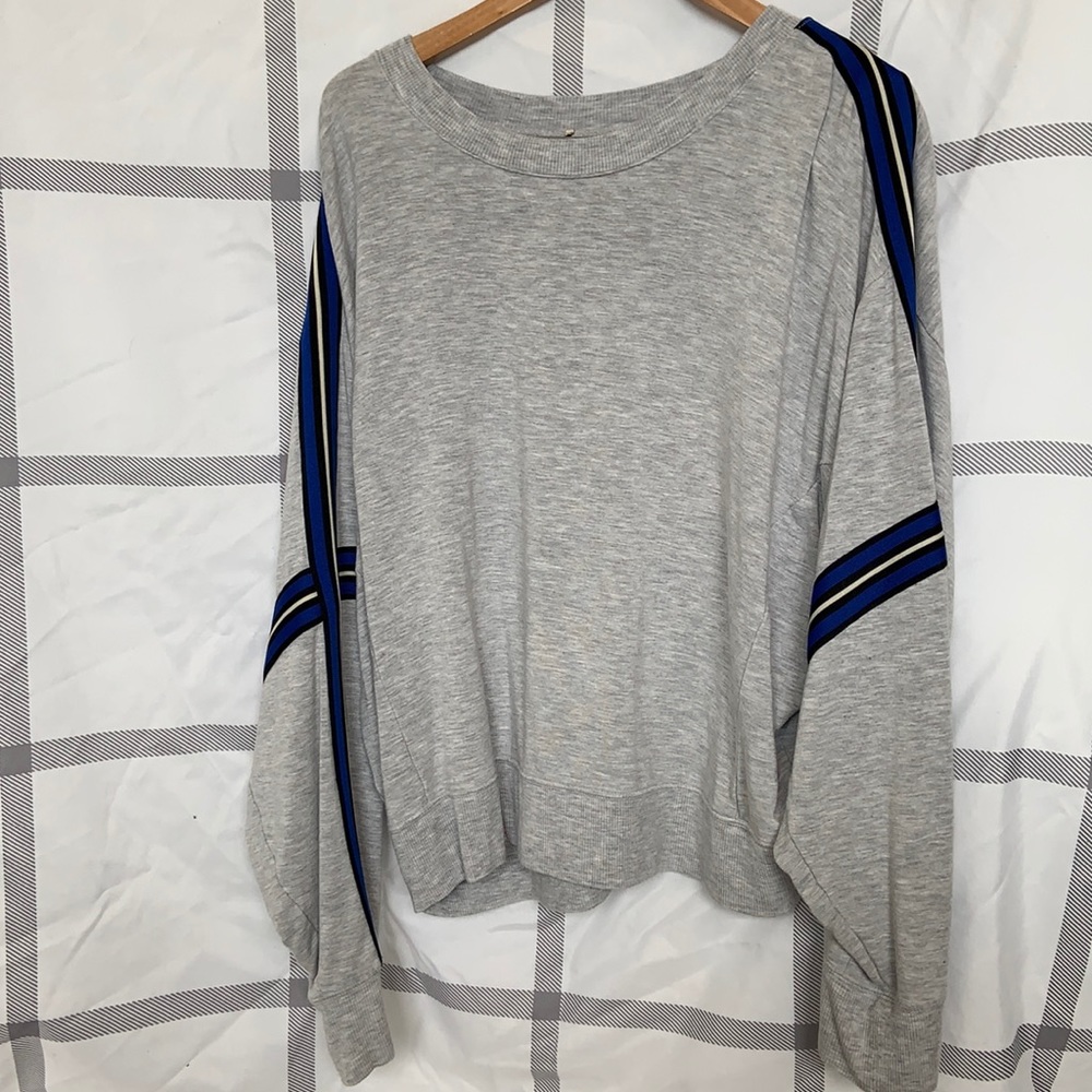 loose fitted grey crewneck